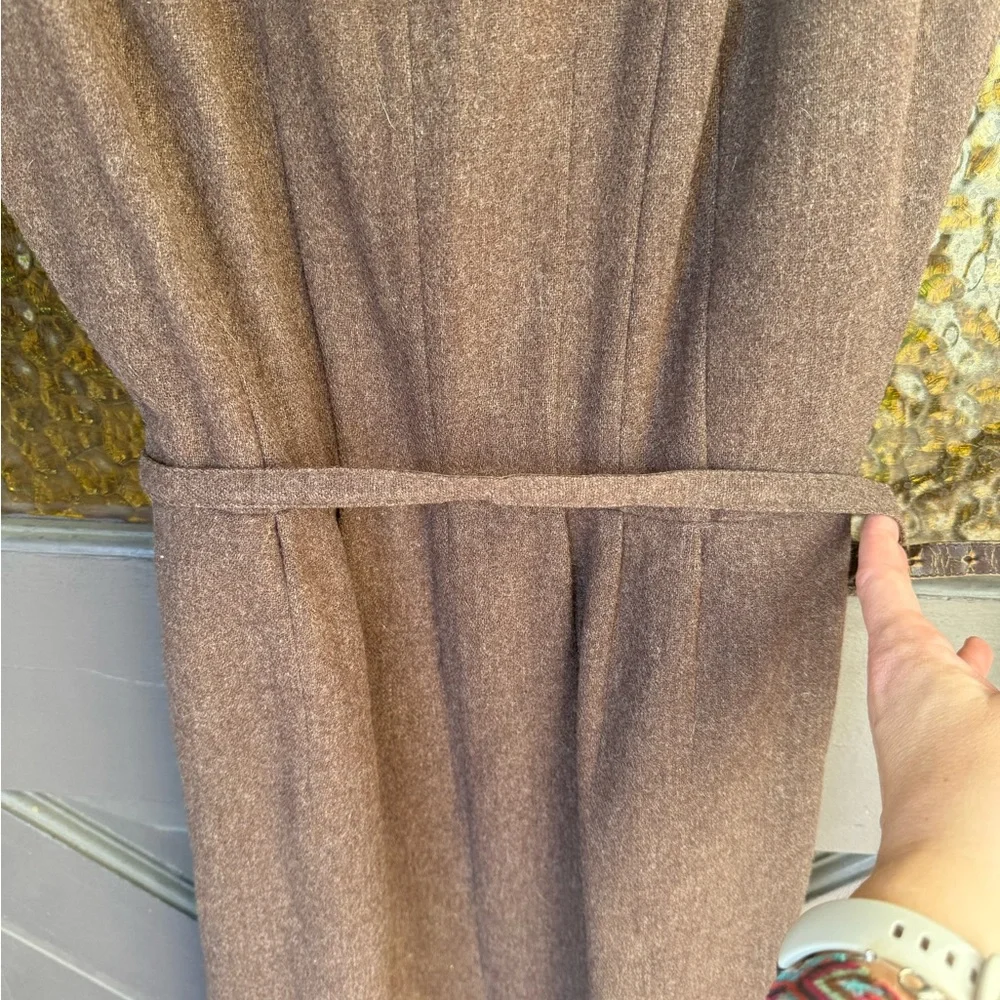 1960s Elegant Brown wool Sleeveless Dress - Picture 4 of 12